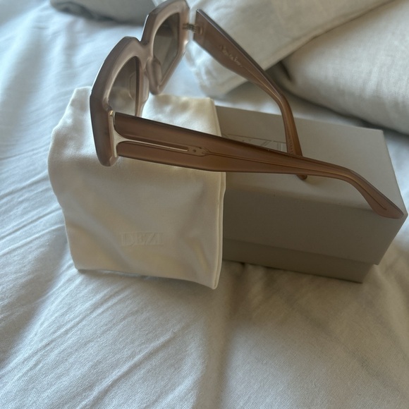 Dezi brown shades sunglasses - Picture 3 of 3